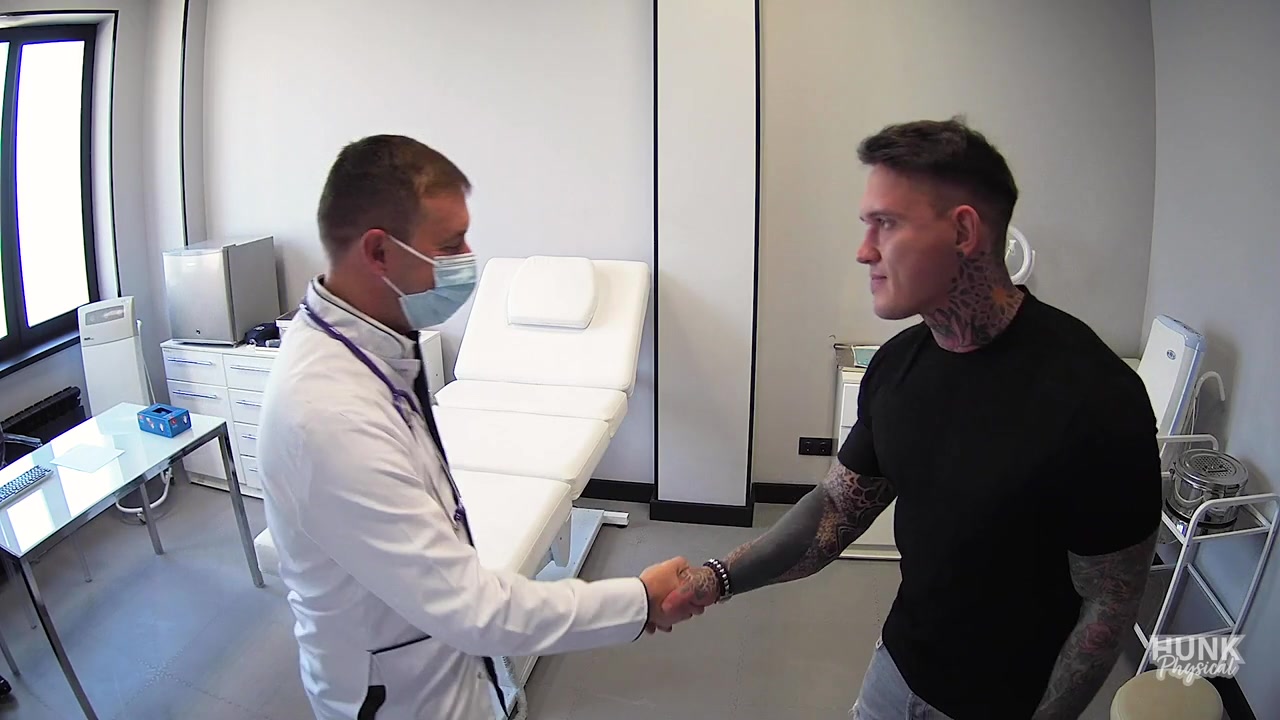 Muscular man gets full nude male physical examination - GayDemon