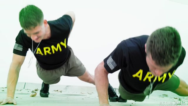 Soldiers Have Push-Up Contest to See Who Bottoms