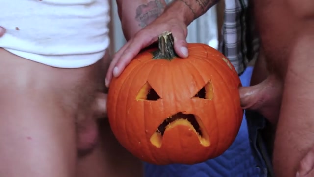 rednecks use Jack-O-Lantern as a glory hole