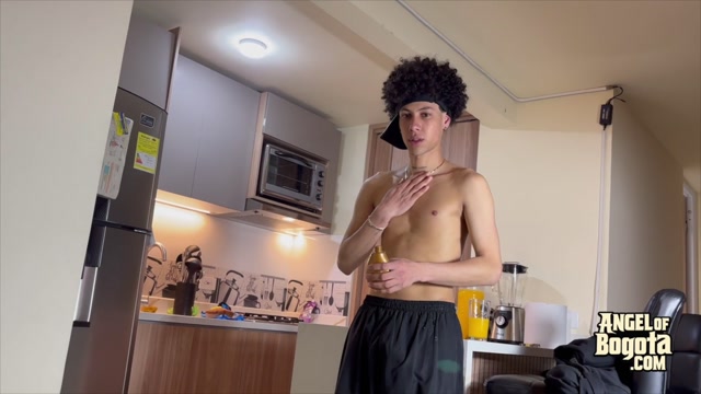 Food Delivery Arrives Late, Boy Sucks Dick to Repay Customer