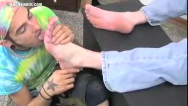 Orrin worships a dominant man's feet