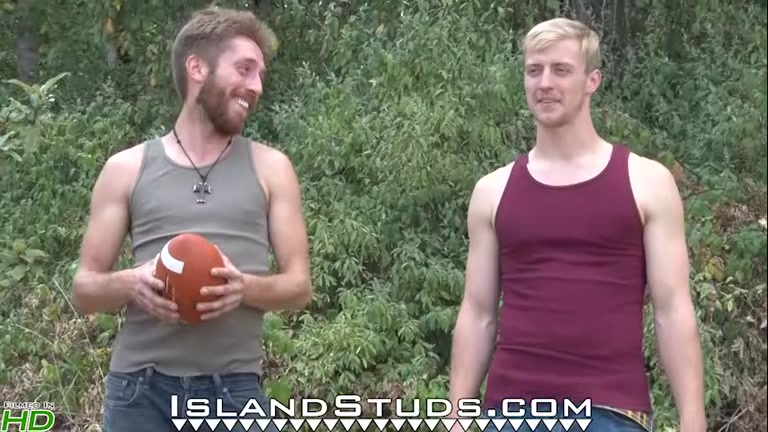 Oregon Roommates play naked football