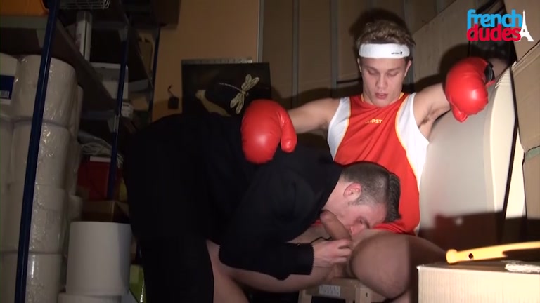 boxer gets sucked in the gym