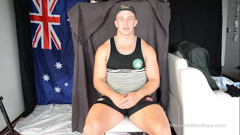 aussie surfer and rugby player gets his first blowjob