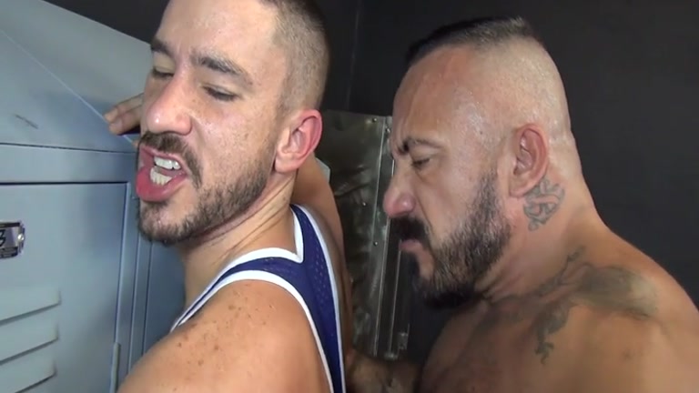 mexican daddy fucks guy against the lockers