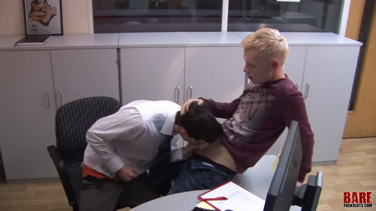 Office Worker Fucks the Twink Delivery Boy