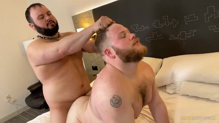 Bearded Daddy Pull Cubs Hair While Bare Fucking His Ass