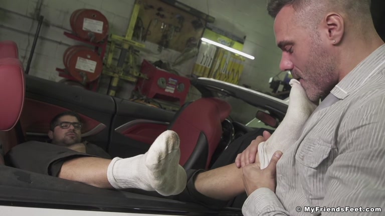 Credit Card Declined, Mechanic Makes Customer Worship His Feet