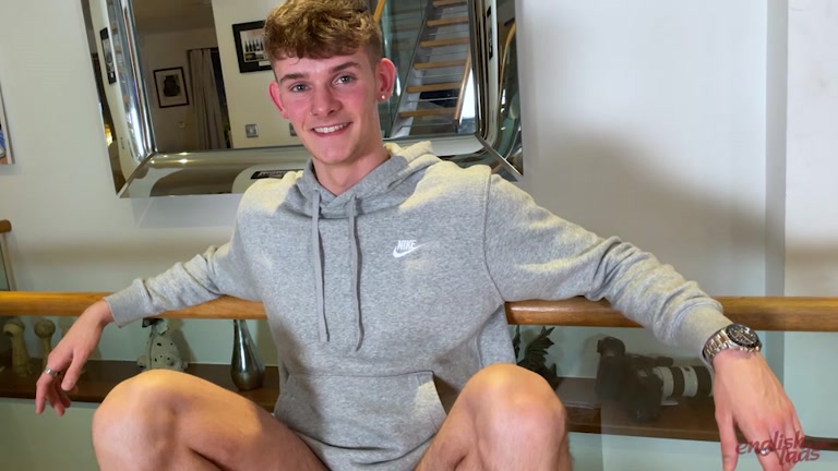 Lanky Brit Peels Off His Sweatpants & Readies for JO Session