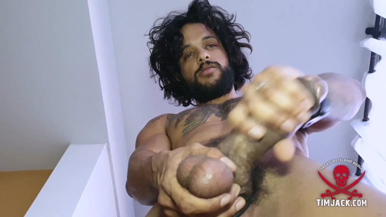 Bearded Brazilian Squeezes His Balls in JO Session