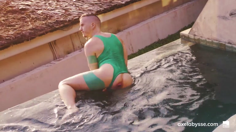 Horny Bottom Plays with Fuck Hole in Infinity Pool