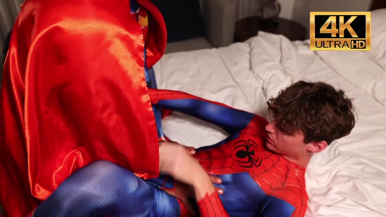 Spiderman Sucks Superman's Cock