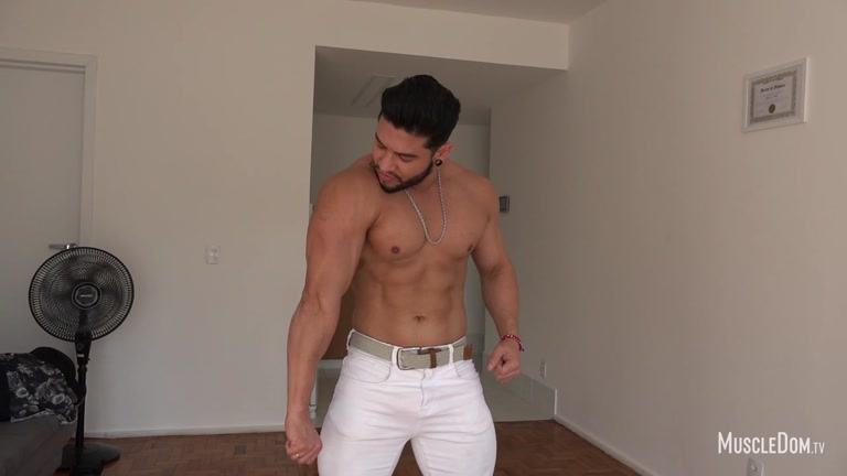 Muscle hunk Tony shows off