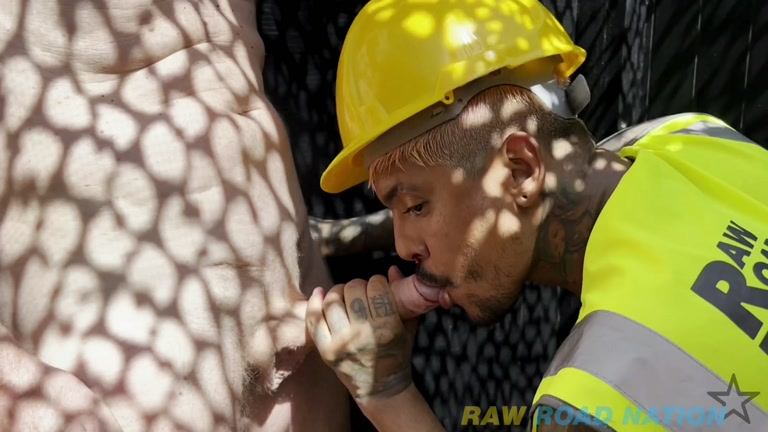 construction worker sucking dick at sex club