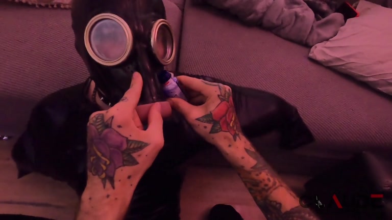 dom poppers up his gas masked sub