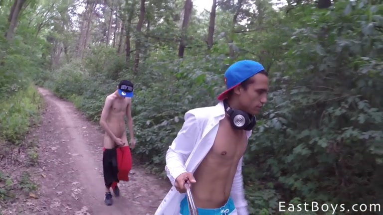 Horny Twinks Head Off to the Woods to Play Around