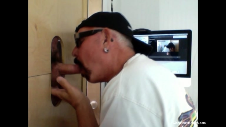 Daddy Filming Himself Sucking Dick at his Glory Hole