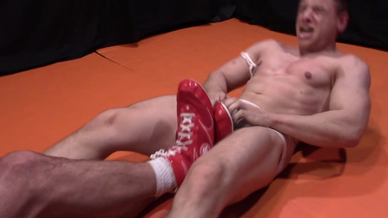 Muscle Hunk Wrecks Opponents Balls During Rough Wrestling Match