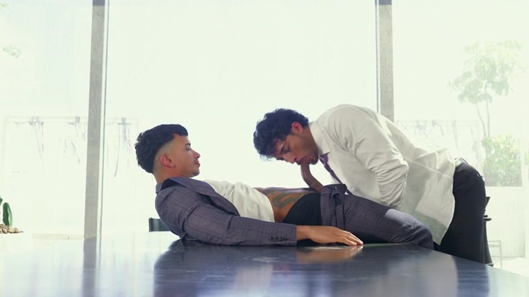 Suited Executive Spreads His Legs for Young Delivery Stud