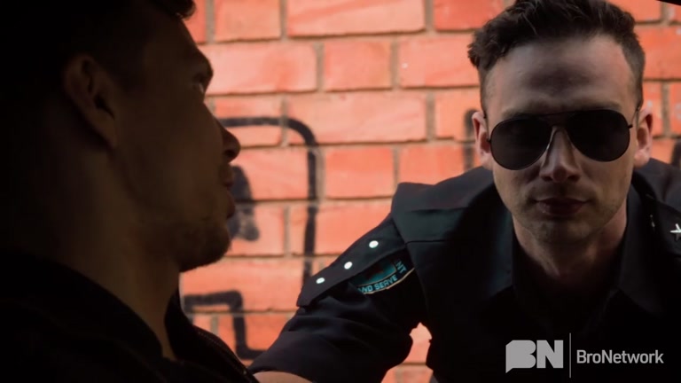 Corrupt Border Guard Finds Contraband in Couple's Trunk