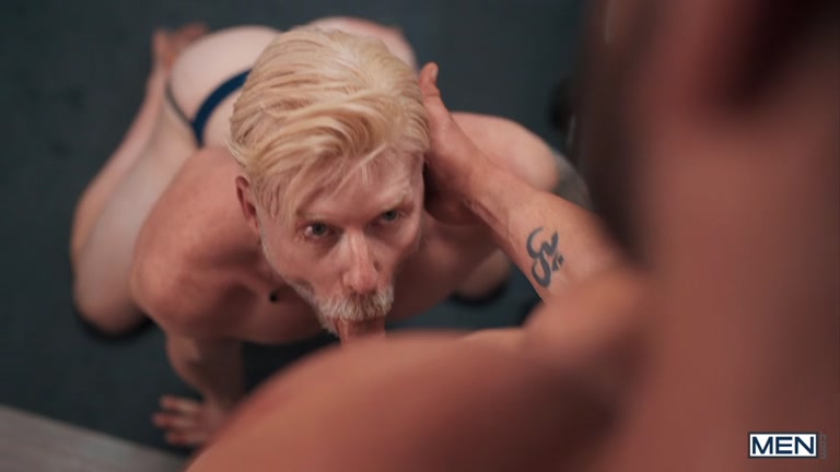Blond Stud Exposes His Ass During Gym Workout & Gets It Fucked