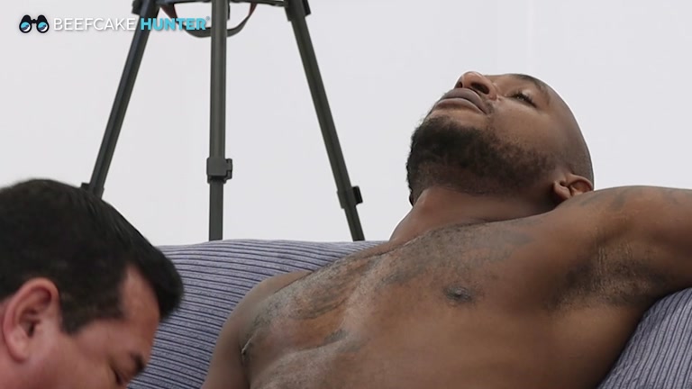 Black Stud Gets Serviced by Hungry Gay Cocksucker Who Likes to Gag