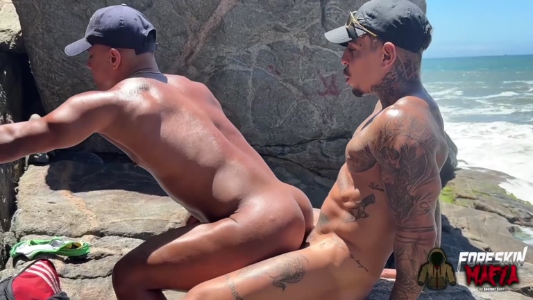 Latin Couple Puts on Fuck Show at Very Public Beach