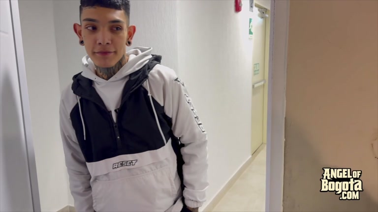 Young Latino Offered an Extra Million Pesos After His Shift ... What Does He Have to Do?