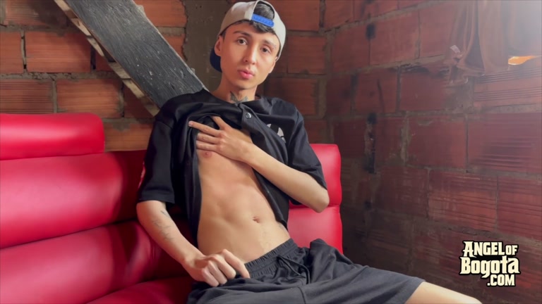 Man Claims Heâs Scouting for Underwear Models and Pays Instantly