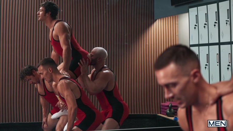 Gymnasts Suck & Fuck in a 3-Man Pyramid